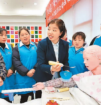 家政服務業(yè)轉向員工制 變革、挑戰(zhàn)與前景